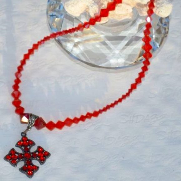 RED CRYSTAL&GLASS BEADED NECKLACE W/PENDANT 8.5" - Picture 1 of 1
